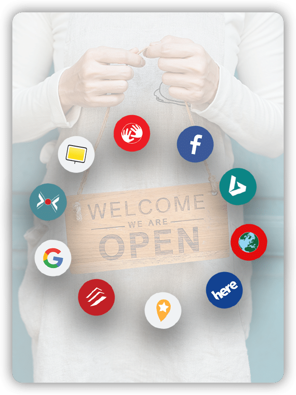 Eine Person hält ein „Willkommen, wir haben geöffnet“-Schild, umgeben von verschiedenen Social-Media- und Karten-App-Symbolen, und betont die Bedeutung von Zitaten und lokalen Einträgen für die Steigerung der Sichtbarkeit Ihres Unternehmens.
